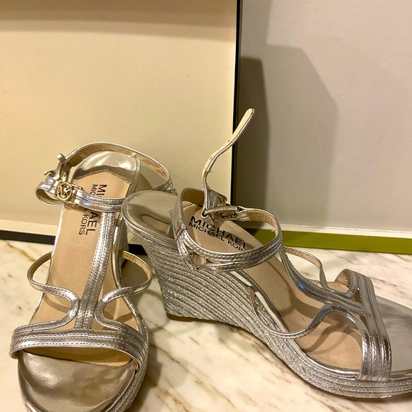 Michael kors shiny silver wedge 
(Brand new) size 5 1/2 $129 - Picture 1 of 1